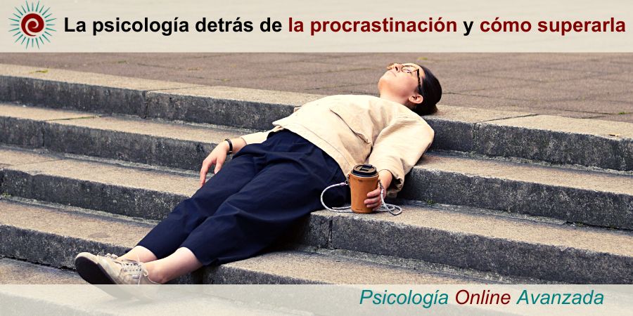 la psicologia detras de la procrastinacion, procastinacion, como superar la procrastinacion, superar la procastinacion, una mujer procastinando